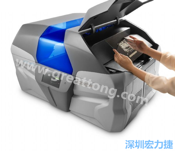 利用3D列印機(jī)器可制造多層板。