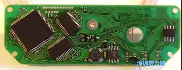 圖5：帶旋轉(zhuǎn)芯片功能的任意角度布線是給這種電路板布線的唯一方法。