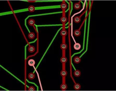 通過自動優(yōu)化導線形狀消除導線打彎(用線段近似弧線只是為了顯示沒有弧線的任何角度例子)。